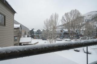 Ski trip value! Walk everywhere, hot tub, top floor condo - 3