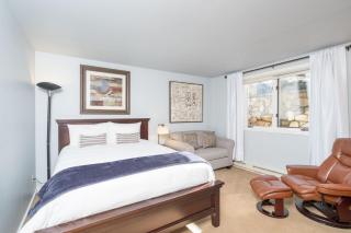 Riverside Dream! Quiet Spot w Deck, 5 Min Walk to Gondola & Main St, condo - 3