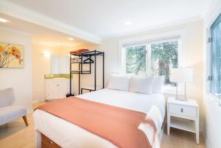 Valley Floor Dream with Fireplace - Year-Round Trail Access, 3 Min to Town condo - 4