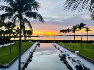 Waterfront luxury Villa 43 with spectacular sunset views and boat slip townhouse - 9