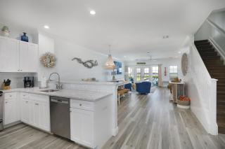 Waterfront luxury Villa 43 with spectacular sunset views and boat slip townhouse - 8