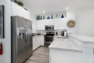 Waterfront luxury Villa 43 with spectacular sunset views and boat slip townhouse - 6