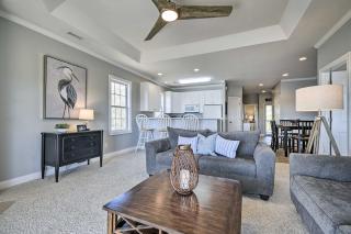 Spacious Southport Condo with Balcony! - Southport - 6