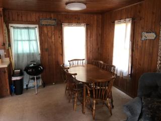 BlackBeard's Retreat - Historic and Pet Friendly cottage - 9