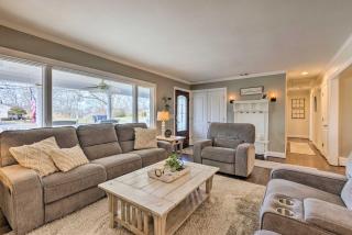 Mattituck Home with Fireplaces - Near Wineries - 5