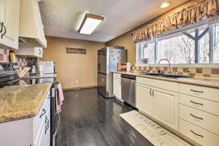 Strawberry Plains Cabin Private Pond and Game Room! - Strawberry Plains - 1