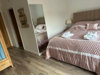 5 O Clock Somewhere with Private Hot Tub - 1