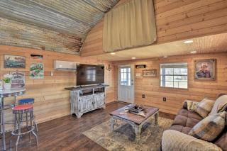 Boyd Countryside Cabin with Patio and Farm Views - - 6