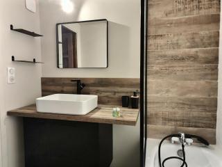 • L’Observatoire • Parking • Clim • Netflix • - 7