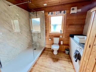 Reeds Lodge, Lake Pochard - South Cerney - 5