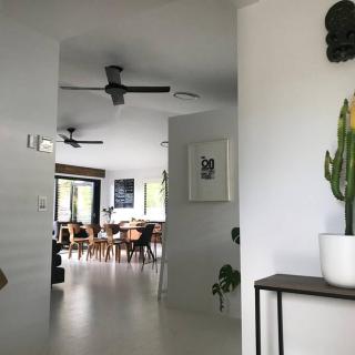 Sunset Views, Gorgeous Large Family Home, Superb Location - Noosa Heads - 4