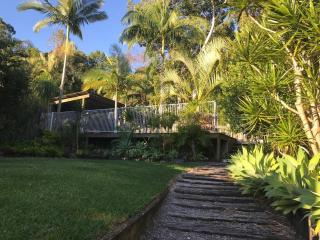 Sunset Views, Gorgeous Large Family Home, Superb Location - Noosa Heads - 3