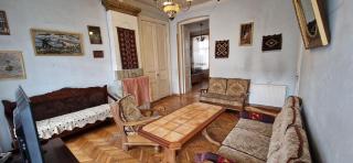 Beautiful 2-room apartment hosted by a Georgian Artist - Tbilisi - 4