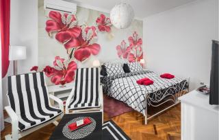 Lovely Apartment In Finida With Wifi - Petrovija - 8