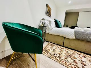 Premium Suits Near Heathrow - 1
