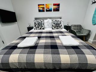 Premium Suits Near Heathrow - 8