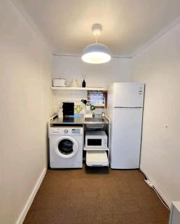 Sinchon Station Line 2 Exit 3 and 4 min three-room hongdae - Seoul - 4