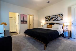 Lavishly Decorated 3-Bedroom Home Near Samsung-Taylor with King-Sized Bed - Hutto - 8