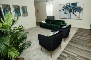 Lavishly Decorated 3-Bedroom Home Near Samsung-Taylor with King-Sized Bed - Hutto - 4