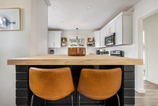 The Akron Retreat: Modern 3-Bedroom Oasis - Akron - 1