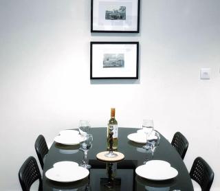 Two Bedroom Luxury Apt with film style - Swansea - 8