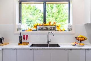 Wotama, Macedon B and B, Honour Ave, Mount Macedon - 4