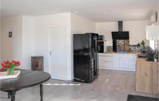 Stunning Home In La Chap Sous Aubenas - 9