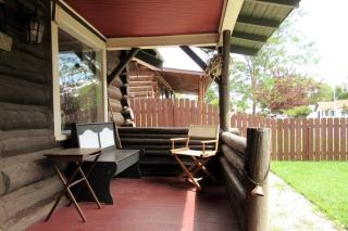 Comfy log cabin in walking distance of downtown - 3