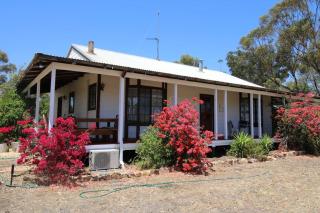 Daisy Cottage located on Buckland Estate - Irishtown - 0