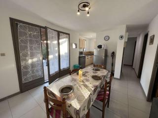 Maison avec Cour, Piscine Sécurisée, Climatisation, 3 Chambres, Proche Plage, 8 Personnes - FR-1-701-33 - 2