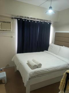 NICE CORNER AYALA 1 bedroom condo at heart of DAVAO CITY with hi speed wi fi internet - Davao City - 0