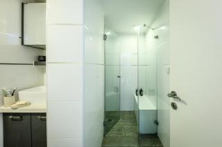 Charming 1 BR Apt w Sliding Window in Tel Aviv and Shelter by Sea N' Rent - Tel Aviv - 4