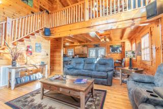 Comfort Cabin Bearway To Heaven w Private Hot Tub - Pigeon Forge - 2