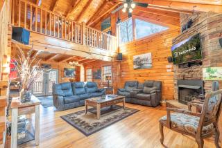 Comfort Cabin Bearway To Heaven w Private Hot Tub - Pigeon Forge - 3