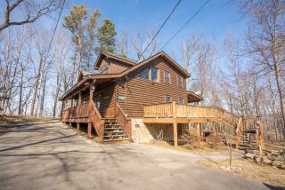 Comfort Cabin Bearway To Heaven w Private Hot Tub - Pigeon Forge - 5
