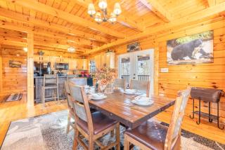 Comfort Cabin Bearway To Heaven w Private Hot Tub - Pigeon Forge - 8