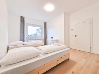 Tolstov Apartments - City Apartments with 1 or 2 Rooms - 15 Min to Messe DUS and Old Town DUS - 7