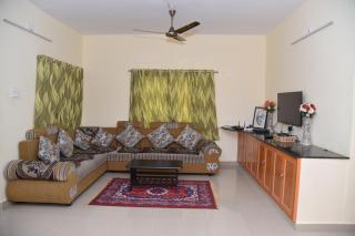 BRUNDHA HOMESTAY Villa with Garden - Tirupati - 9