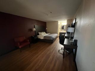 Quality Inn & Suites I-10 near Fiesta Texas - San Antonio - 4