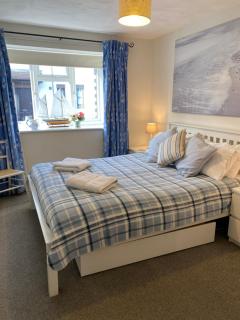 Trafalgar, lovely ground floor flat with outside patio garden, minutes walk to seafront - 9