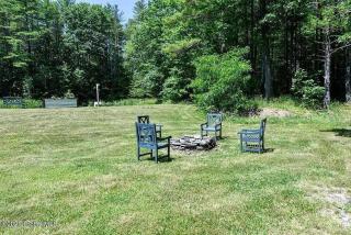 Family Friendly Cairo House with Hot Tub, Pool, Pond, 3Br, 3Ba Firepit, minutes from Hudson & Private Pond - Cairo - 1