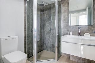 Modern Contemporary Southport Apartment - CoastHM - Gold Coast - 2