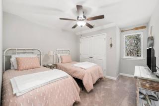 Beautiful Home with Lake and Marina Access, Firepit, Golf Cart Included - Estill Springs - 4