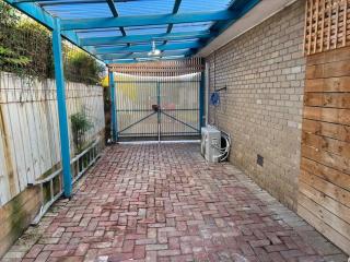 Yours 3 bedrooms house - Granny Flat Close to Park - 3