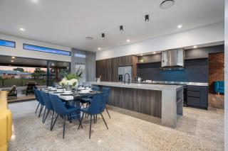 Family Waterfront Escape - Pool, 2 King rooms - Gold Coast - 8