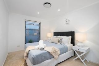 Sorrento Waterfront Retreat,Pool - Gold Coast - 8