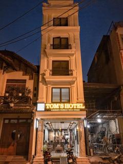 Tom's Hotel - 6