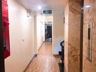 Tom's Hotel - 1