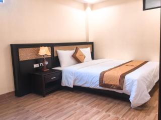 Tom's Hotel - 7