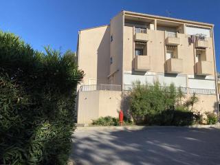 Studio Cosy avec Terrasse, Clim, WiFi et Parking, Proche Centre et Plage - FR-1-553-197 - 3